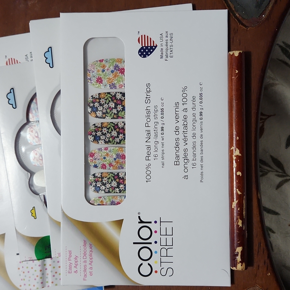 Colorstreet "Daisy Me Rolling"